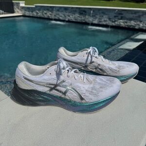 ASICS Novablast 3 Platinum